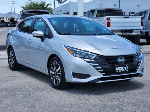 Used 2025 Nissan Versa SV FWD image 3