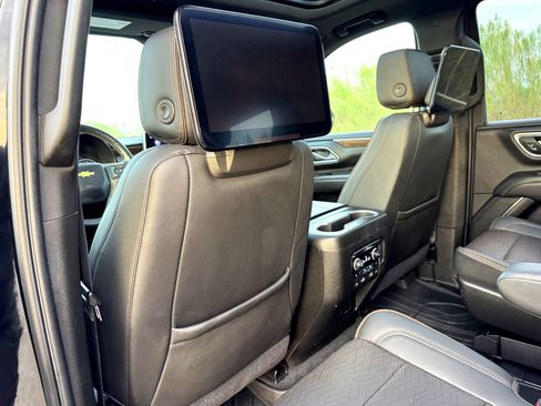 Used 2021 Chevrolet Tahoe High Country w/ Premium Package image 21