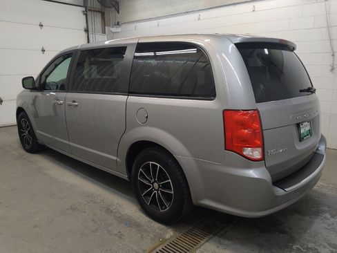 Used 2018 Dodge Grand Caravan SE FWD image 3