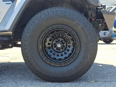 Used 2018 Jeep Wrangler Unlimited Sahara AWD/4WD image 8
