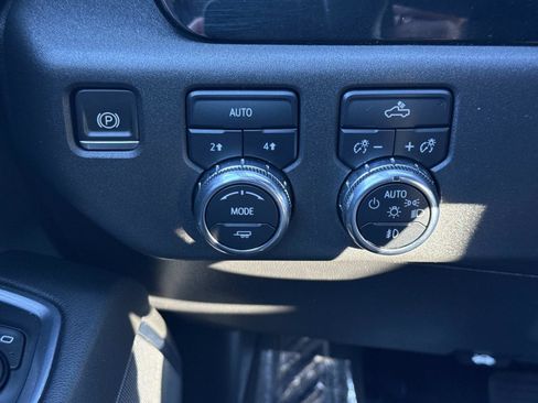 Used 2022 GMC Sierra 1500 Elevation image 11