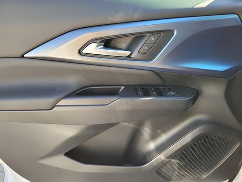 New 2026 Chevrolet Equinox EV LT AWD/4WD image 18
