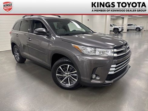 Used 2019 Toyota Highlander XLE image 1