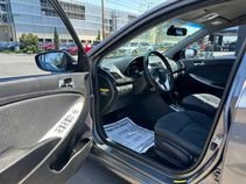 Used 2013 Hyundai Accent SE FWD image 8