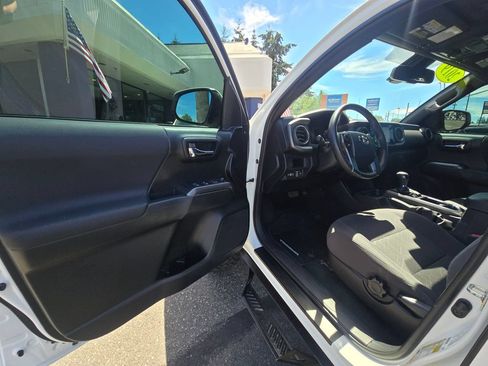 Used 2019 Toyota Tacoma TRD Off-Road w/ Technology Package AWD/4WD image 20