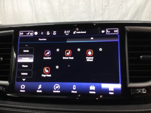 Used 2023 Chrysler Pacifica Touring-L AWD/4WD image 29