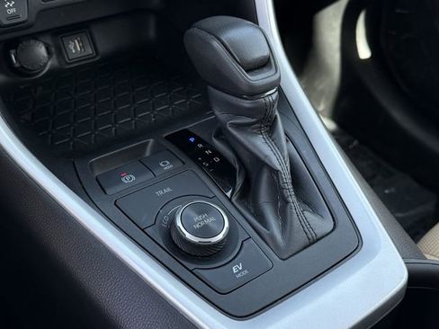 Used 2024 Toyota RAV4 LE image 19