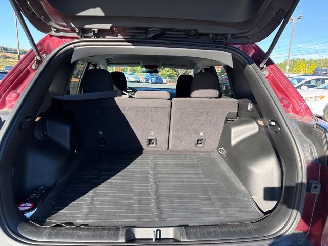 Used 2019 Jeep Cherokee Latitude w/ Cold Weather Group FWD image 9