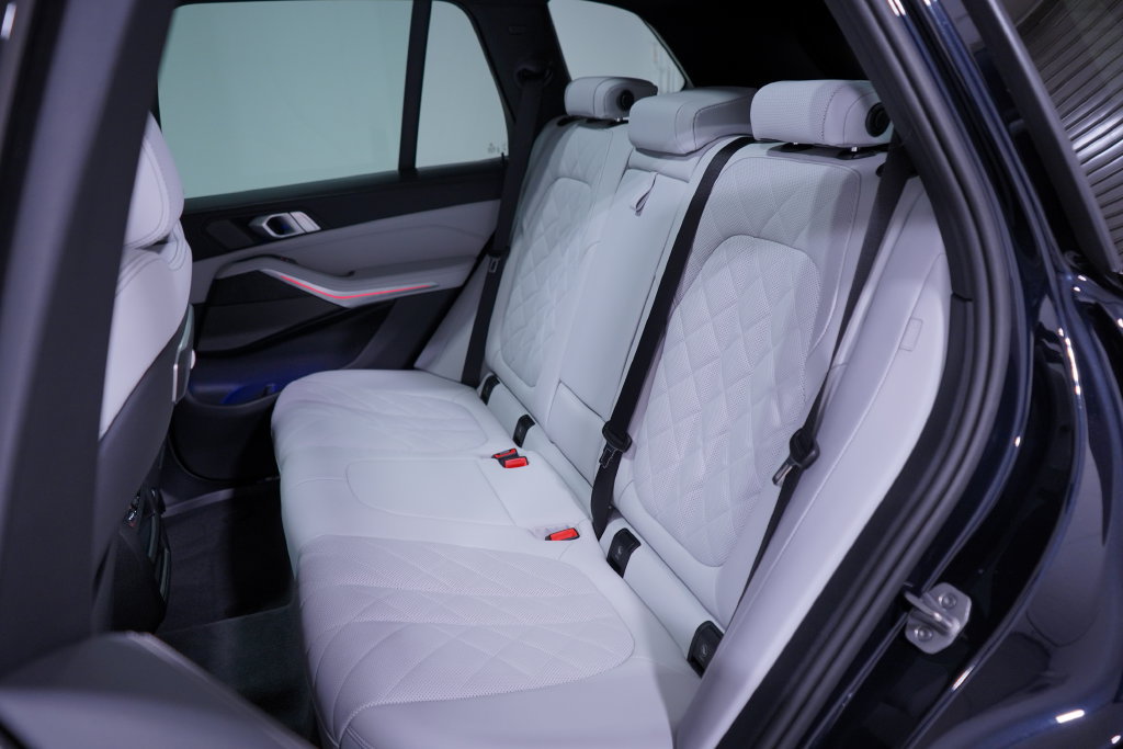 Used 2026 BMW X5 sDrive40i w/ M Sport Package RWD image 10