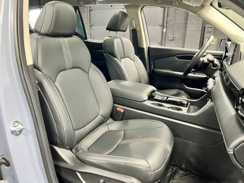Used 2025 Honda Pilot Touring image 8
