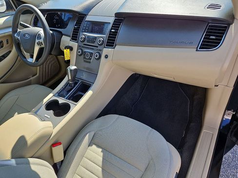 Used 2018 Ford Taurus SE FWD image 32
