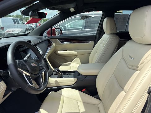 Used 2018 Cadillac XT5 Luxury w/ Driver Awareness Package image 12