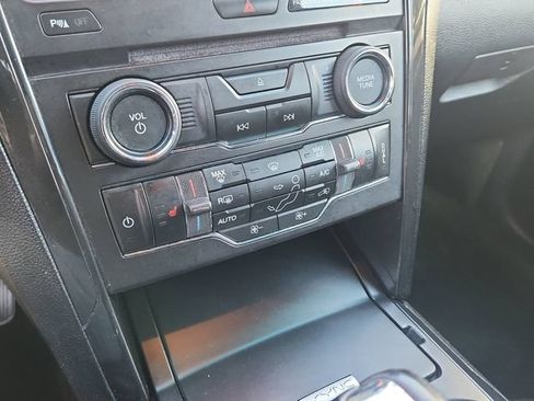Used 2016 Ford Explorer XLT w/ Equipment Group 202A FWD image 21