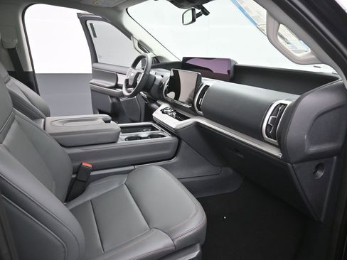 New 2025 Ford Expedition Active image 24