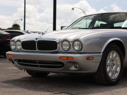 Used 2002 Jaguar XJ8 image 26