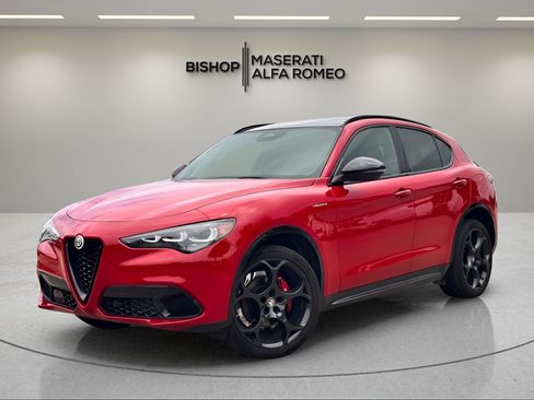 Used 2025 Alfa Romeo Stelvio Sprint AWD/4WD image 2