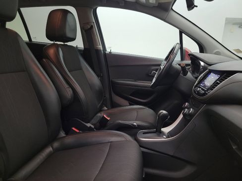 Used 2021 Chevrolet Trax LT w/ Driver Confidence Package FWD image 21