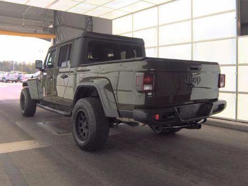 Used 2022 Jeep Gladiator Sport AWD/4WD image 6