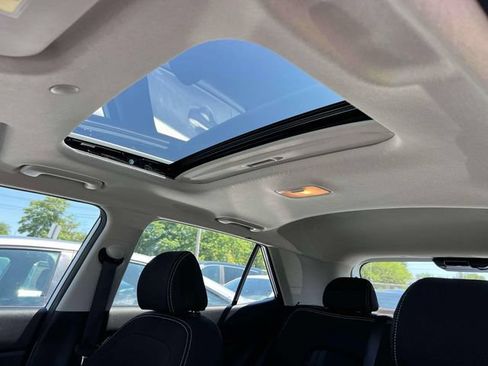 Used 2025 Hyundai Venue SEL FWD image 24