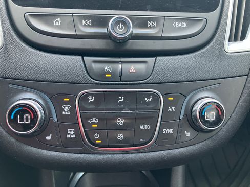 Used 2021 Chevrolet Malibu LT FWD image 25