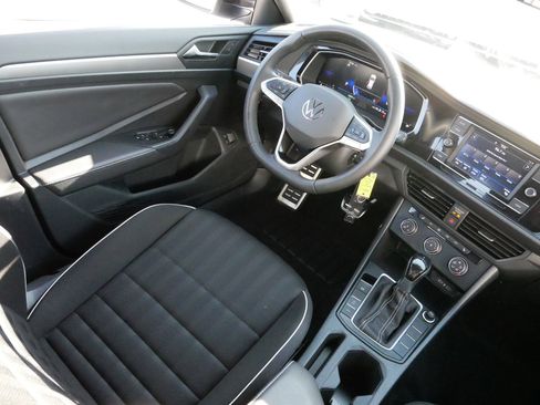 Certified 2024 Volkswagen Jetta Sport image 9