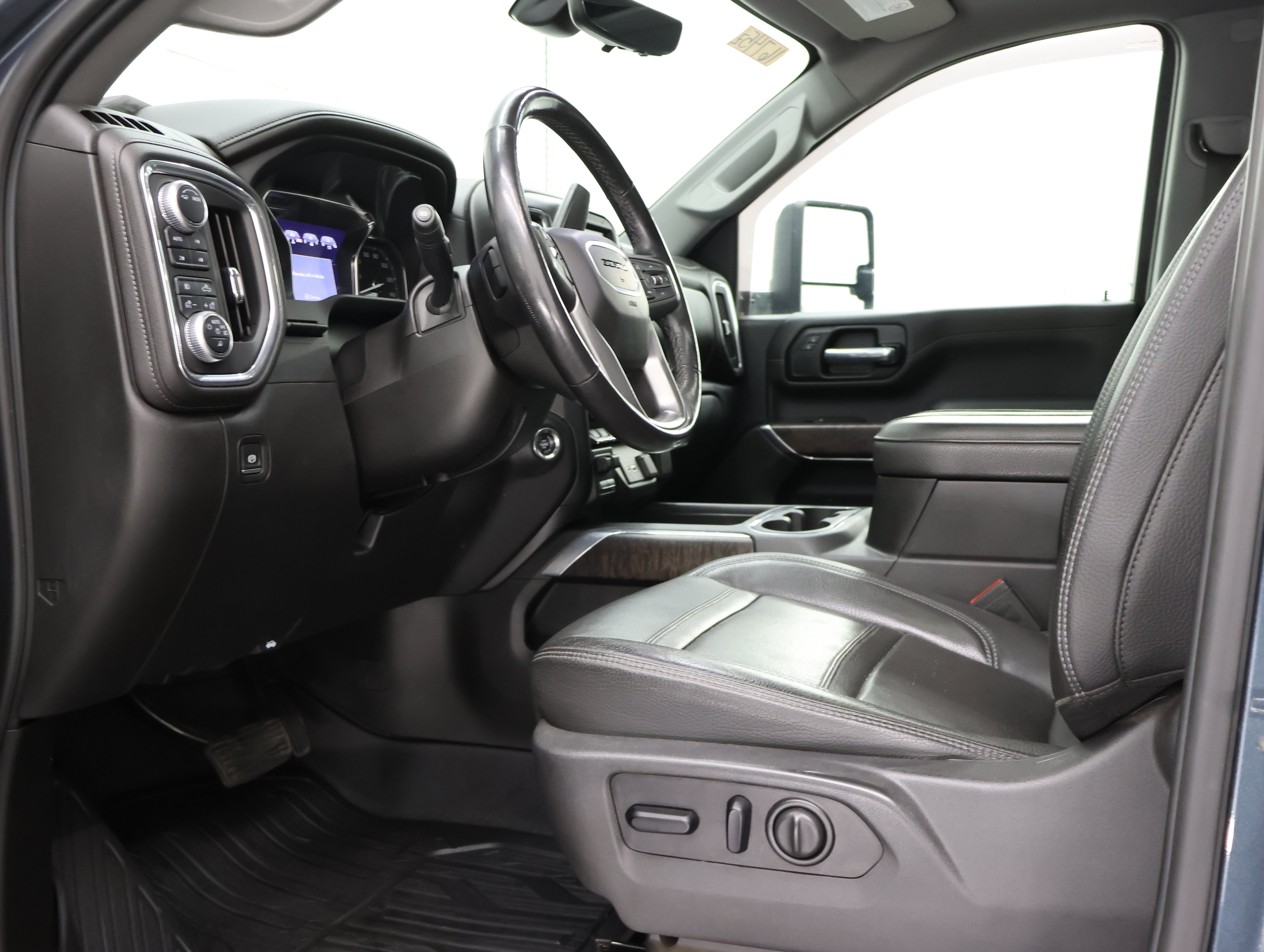 Used 2020 GMC Sierra 2500 Denali w/ Denali Ultimate Package AWD/4WD image 8