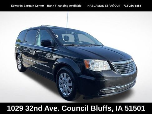 Used 2015 Chrysler Town & Country Touring FWD image 1