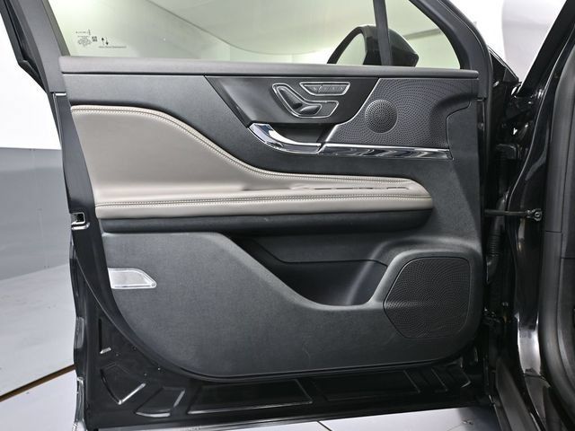 Used 2025 Lincoln Corsair Reserve w/ Jet Appearance Package AWD/4WD image 14