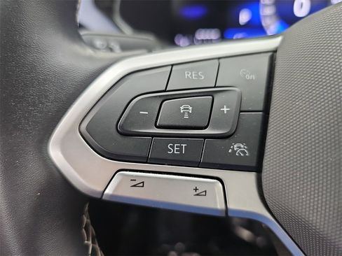 Used 2024 Volkswagen Taos SE image 25