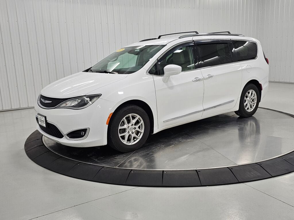 Used 2020 Chrysler Pacifica Touring-L FWD image 1