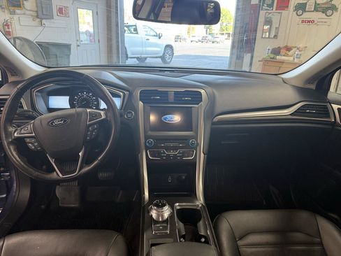Used 2018 Ford Fusion SE w/ Fusion SE Technology Package FWD image 14