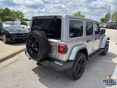 Used 2020 Jeep Wrangler Unlimited Sahara AWD/4WD image 25