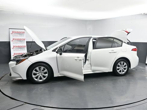 Used 2021 Toyota Corolla LE image 43