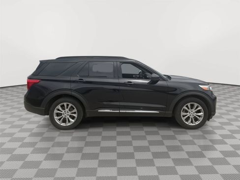 Used 2020 Ford Explorer XLT w/ Equipment Group 202A AWD/4WD image 12