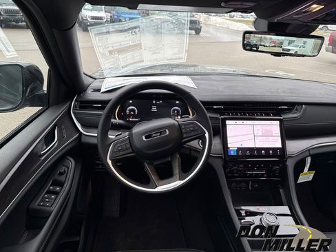 New 2025 Jeep Grand Cherokee Limited w/ Luxury Tech Group II image 12