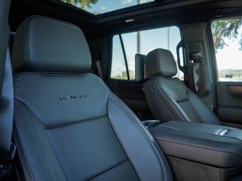 New 2026 GMC Yukon Denali w/ Denali Reserve Package AWD/4WD image 12
