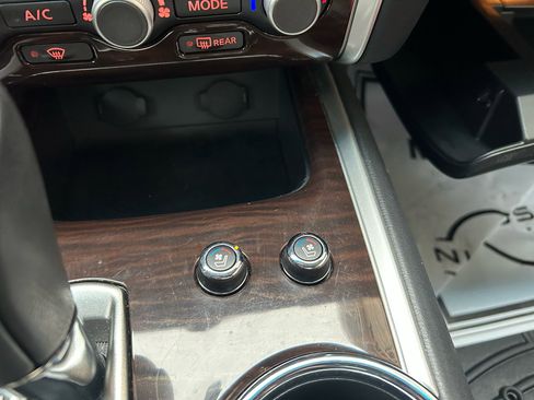 Used 2014 Nissan Pathfinder Platinum w/ Platinum Premium Package image 22