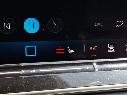 Certified 2025 Volkswagen Tiguan SE AWD/4WD image 22