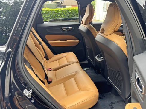 Used 2023 Volvo XC60 B5 Ultimate w/ Climate Package FWD image 41