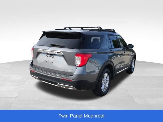Used 2023 Ford Explorer XLT AWD/4WD image 2