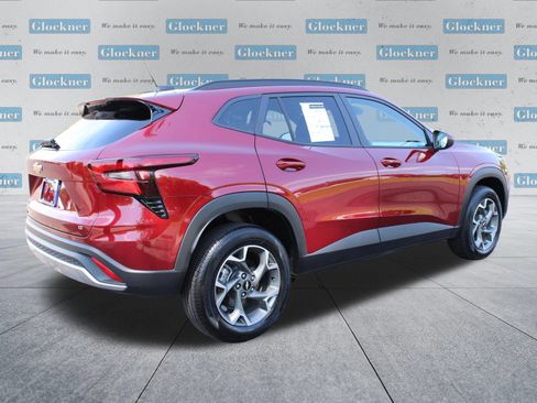 Used 2025 Chevrolet Trax LT w/ LT Convenience Package FWD image 6