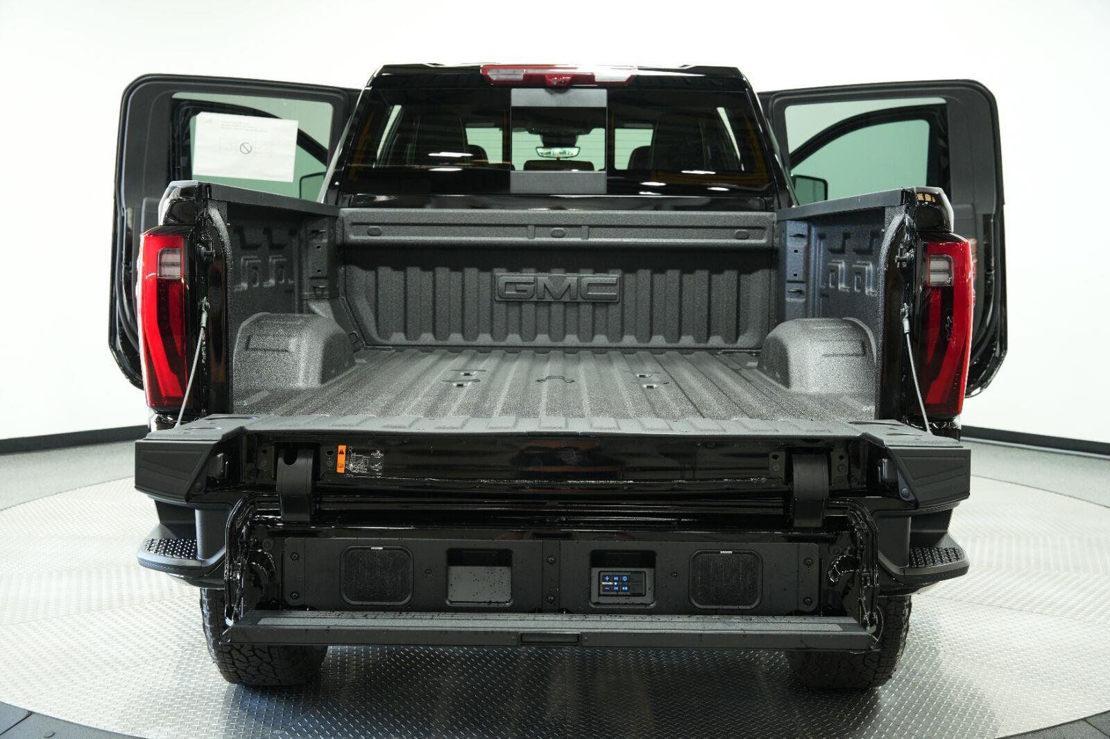 New 2026 GMC Sierra 2500 Denali Ultimate AWD/4WD image 18