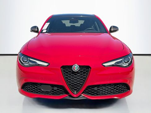 Used 2023 Alfa Romeo Giulia Estrema image 8