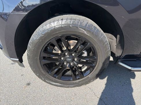 Used 2022 Ford Expedition Max XLT image 7