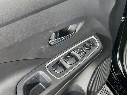 New 2025 Nissan Versa SR w/ Trunk Package image 17