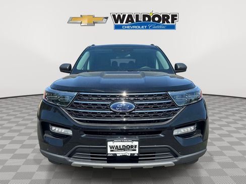 Used 2023 Ford Explorer XLT w/ Equipment Group 202A AWD/4WD image 2
