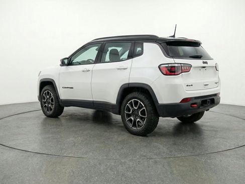 Used 2025 Jeep Compass Trailhawk w/ Trailer Tow Group AWD/4WD image 6