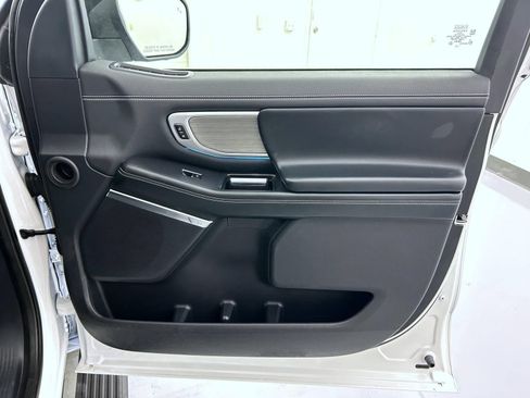 Used 2025 Ford Expedition Platinum AWD/4WD image 17