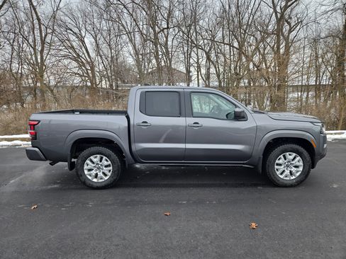 Used 2022 Nissan Frontier SV w/ Technology Package image 2