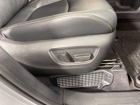 Used 2025 Toyota Sienna XLE Woodland Edition image 9